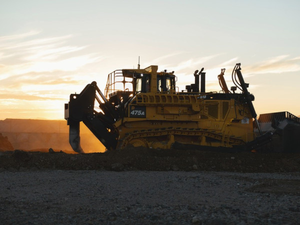 Built for tough work.\n\nThe D475A-8 dozer delivers serious power, high production and better fuel efficiency. Designed to mo...