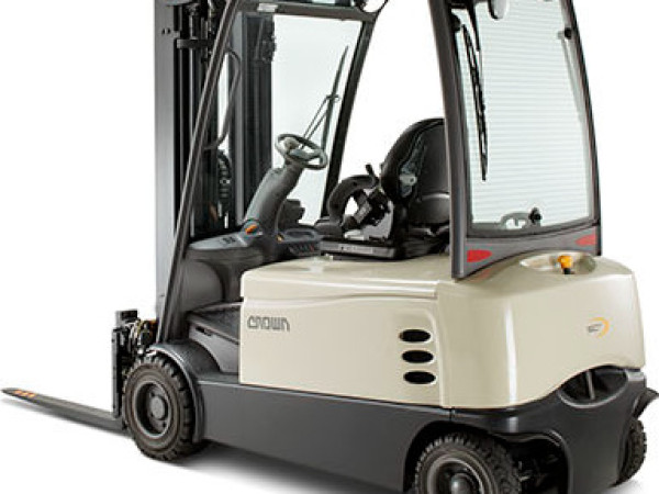 Crown SC 6000 Serisi Akülü Forklift | Güç, Güvenlik ve Verimlilik