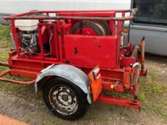 Cable pulling winch