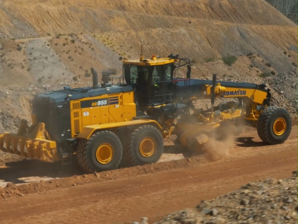 The Komatsu GD955-7 motor grader is a productivity powerhouse — delivering up to 46% more efficiency where it counts. Wheth...